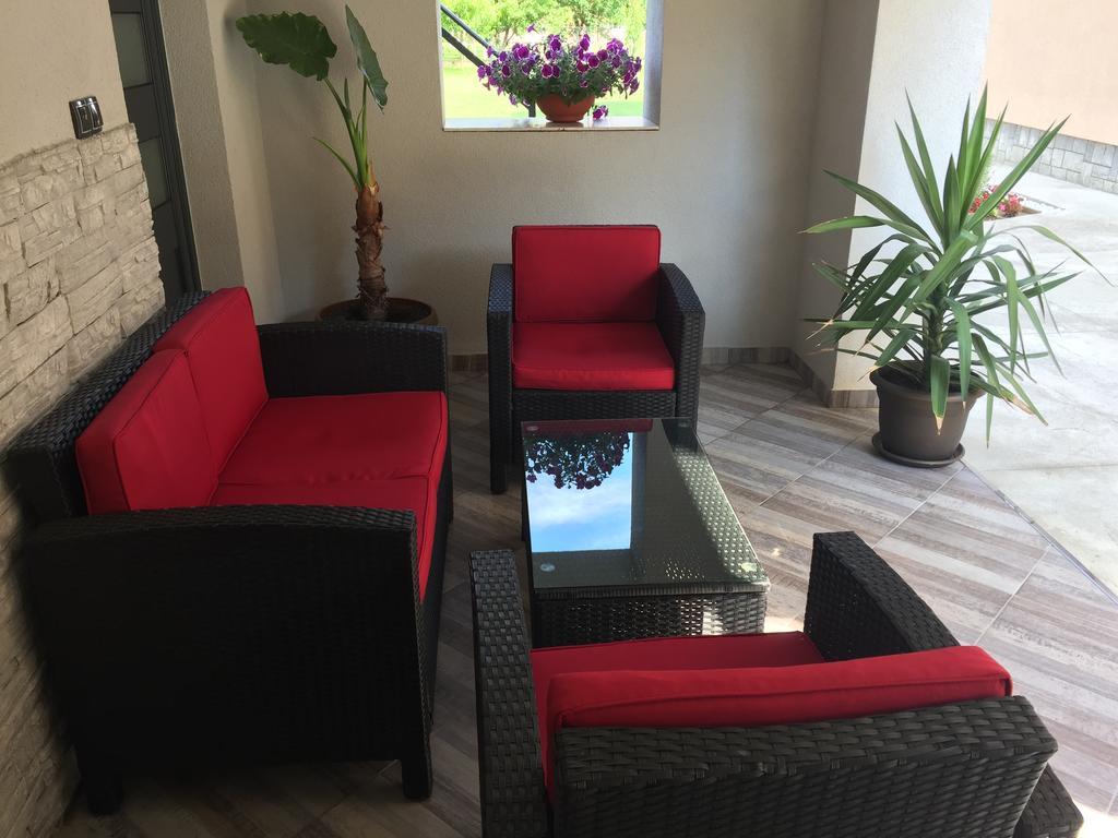 Apartmani Mila Лакташи Экстерьер фото